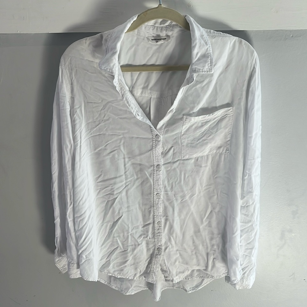 Beachlunchlounge white button down